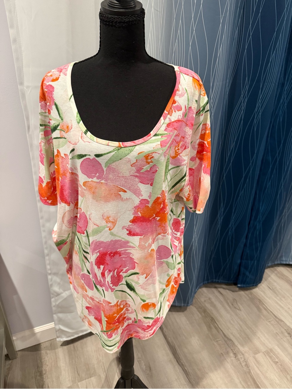 LuLaRoe Floral Scoop Neck Tunic in Pink, Orange, Green